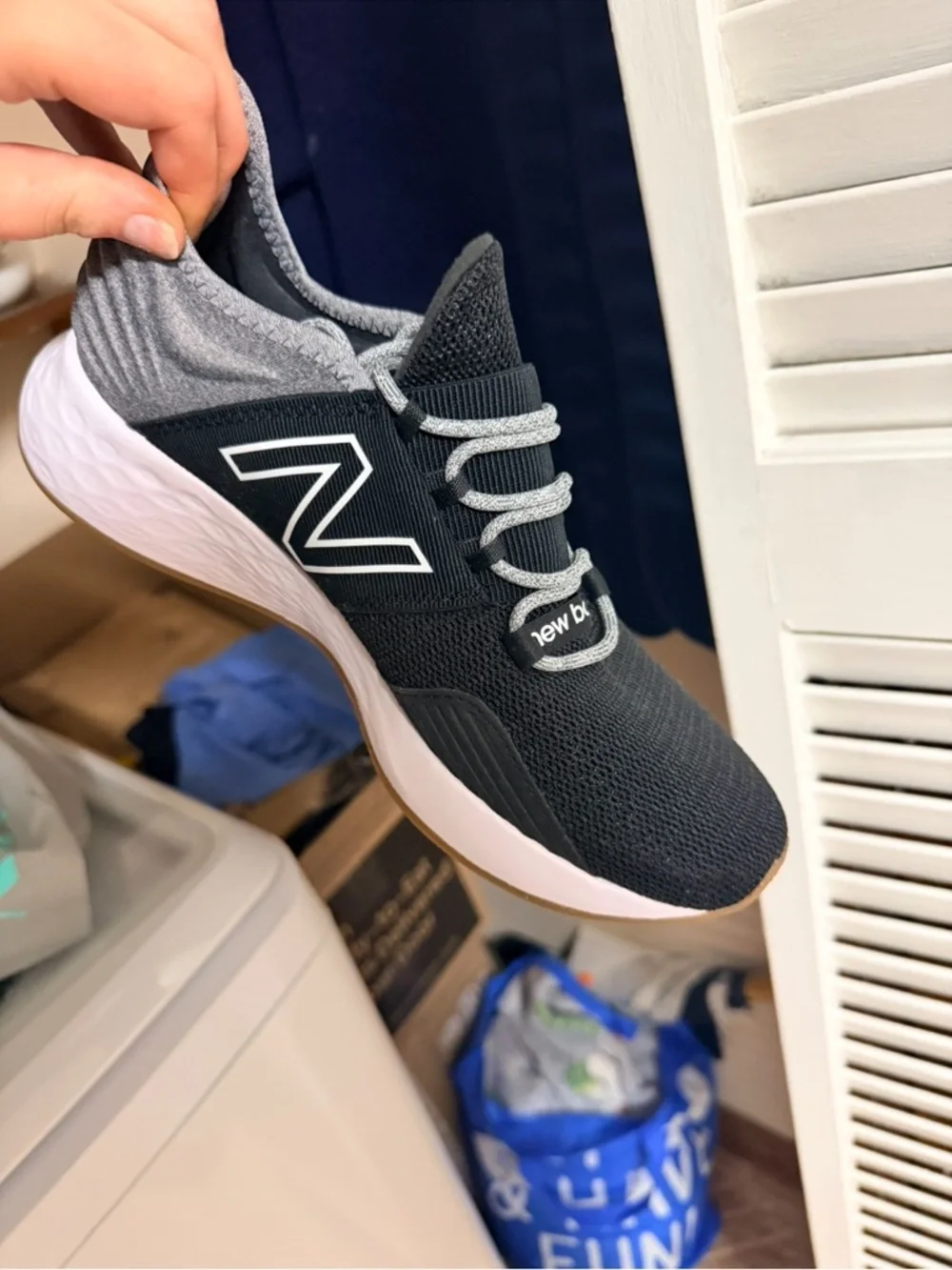 New Balance Black & Gray FreshFoam Running Shoe- size 9 - Picture 2 of 2